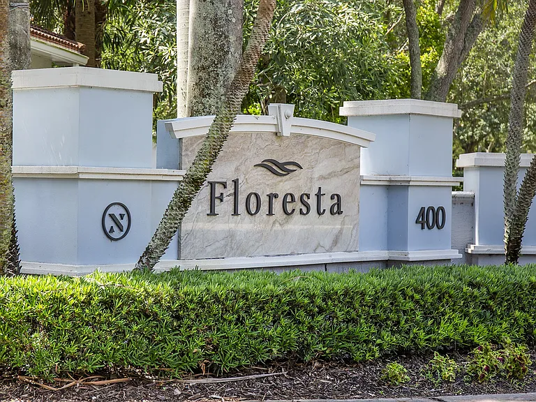 Floresta Entrance