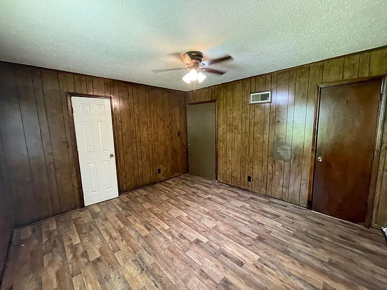 SRP-SH009-1918 Winget Street — Photo 6