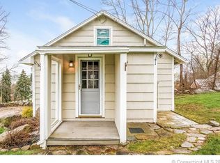 25 Meriden St, Guilford, CT 06437