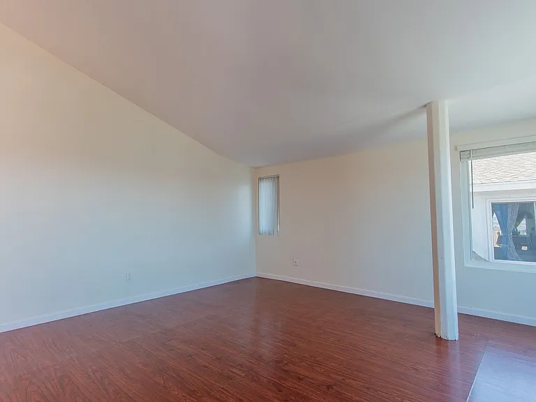 1319 Grand Ave — Photo 2