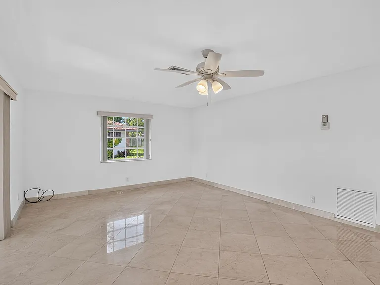 300 NW 42nd St — Photo 30