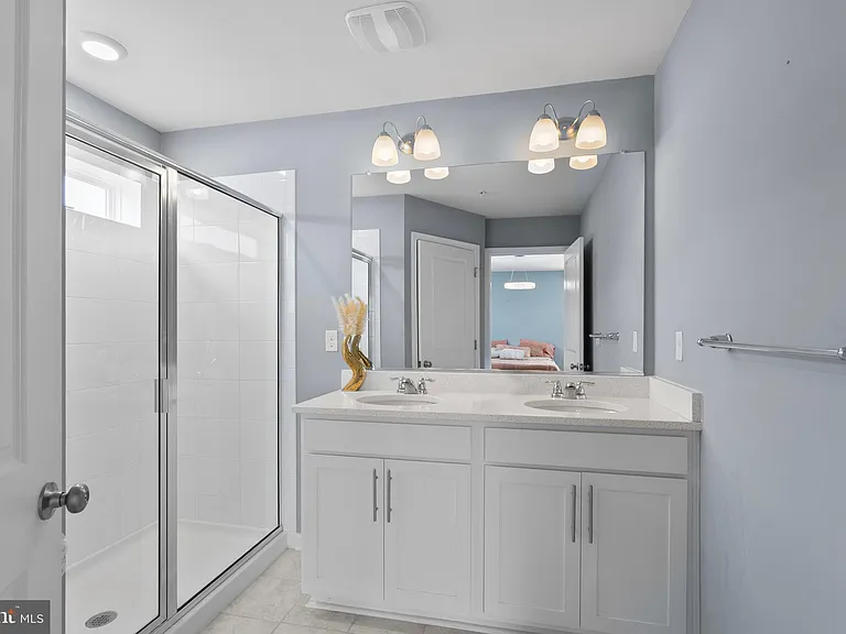 9715 Summerton Dr — Photo 40