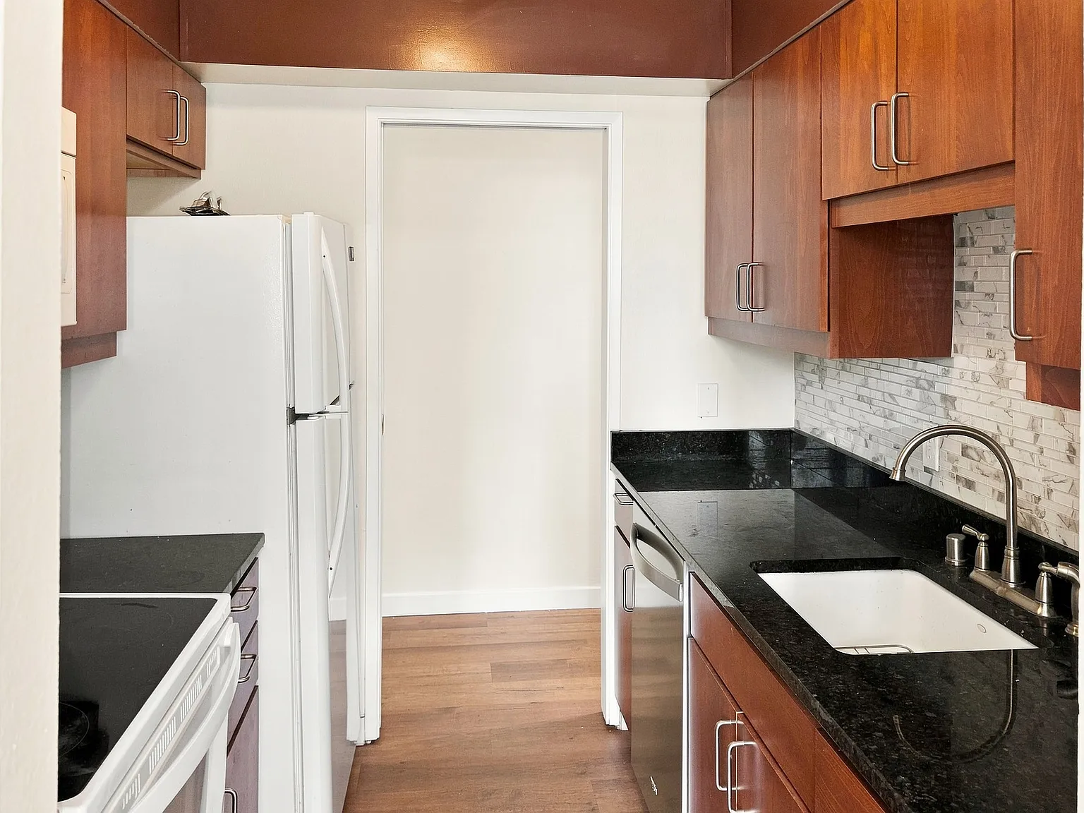 2 bed, 976 sqft, $2,595 — Photo 1