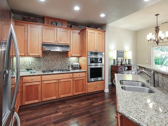 3rd image of 472 Norwood Cir