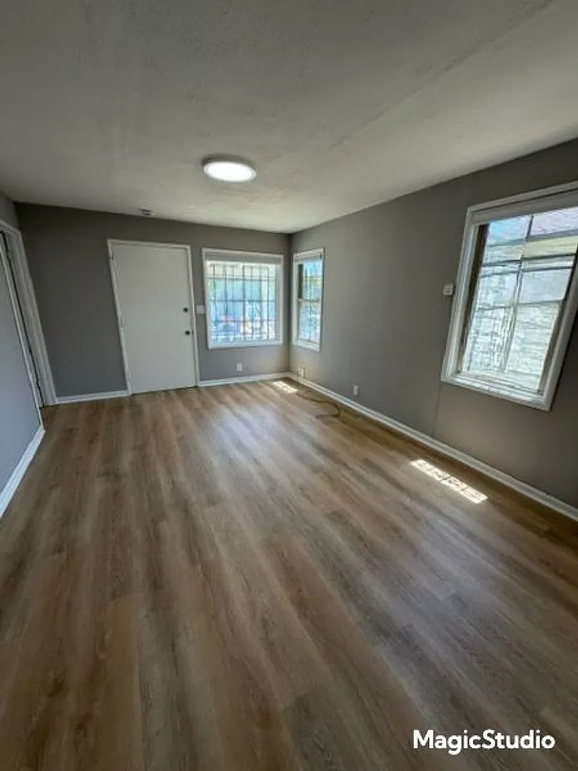 1/2 Off First Month's Rent, 3Bdrm, 1Bath — Photo 2