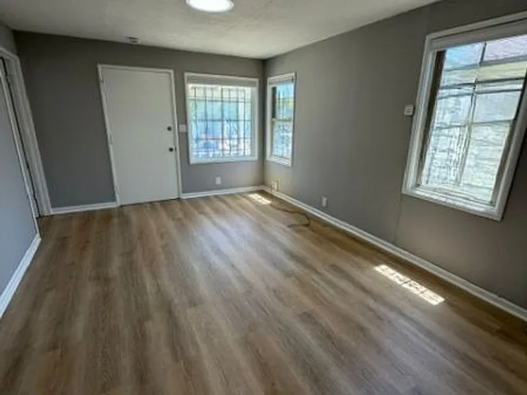 2835 Short St — Photo 2