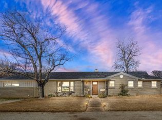 7325 Chapman Dr, North Richland Hills, TX 76182