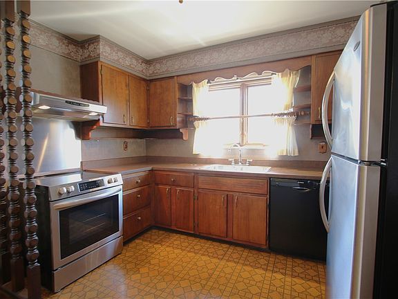 3rd image of 710 Walnut St