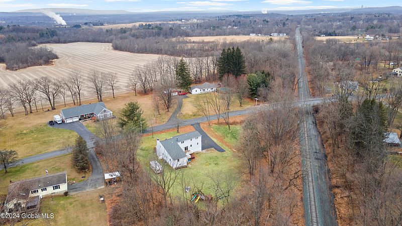 4th image of 1234 Simons Road