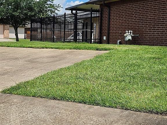 3rd image of 129 Silverbell Cir