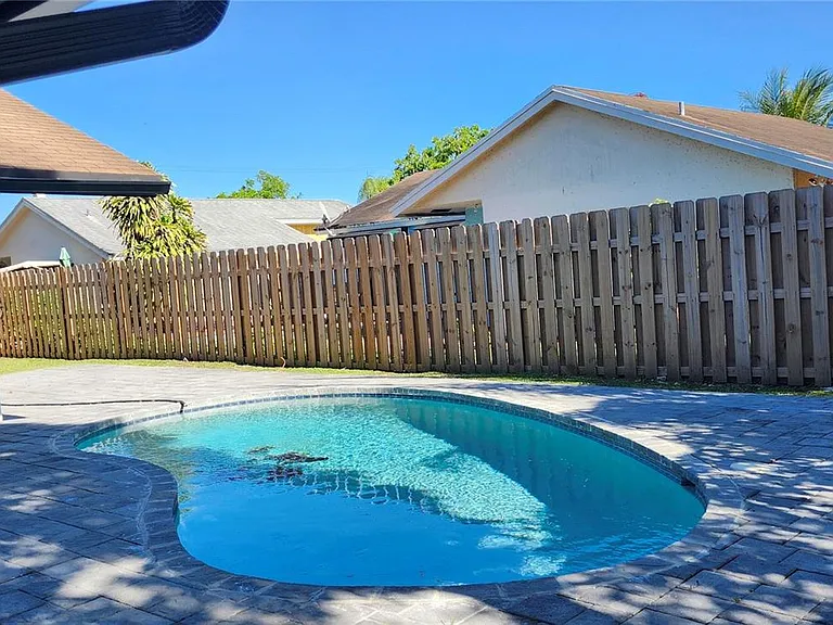 8120 SW 4th Ct — Photo 20