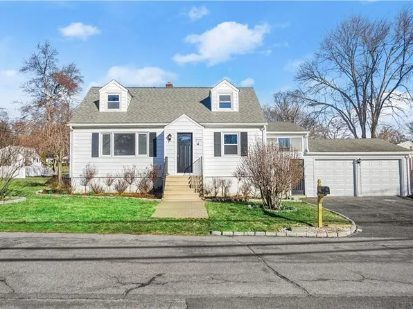 13 Bond Street, Fairfield, CT 06825