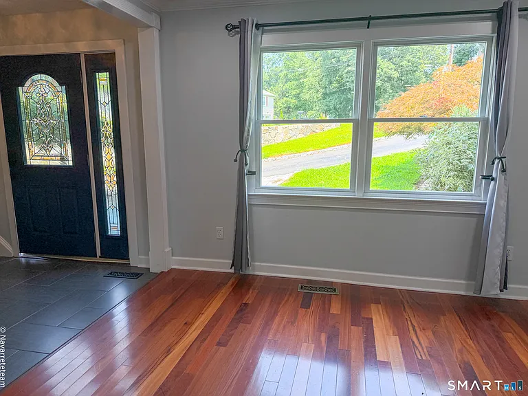 17 Kingsbury Rd — Photo 5