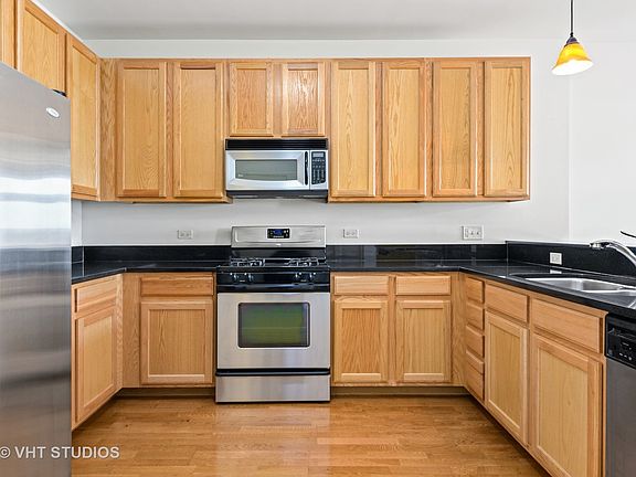 5th image of 1600 S Prairie Ave Unit 1108