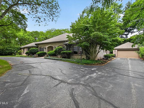 4th image of 2043 Whitehall Rd