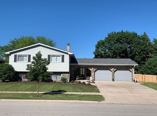 2623 N Bradford Dr, Arlington Heights, IL 60004