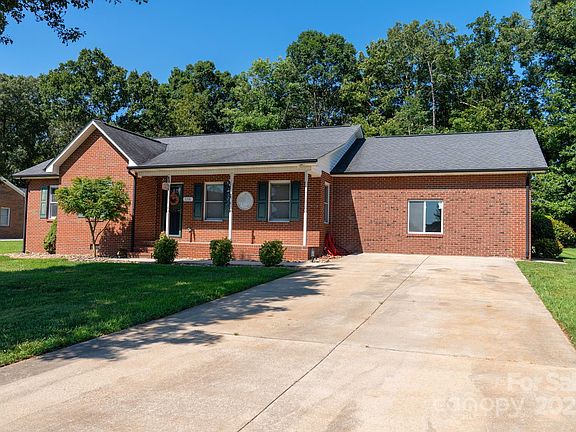 2nd image of 116 Green Meadow Ln