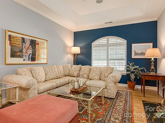 5th image of 29 Victoria Park Dr
