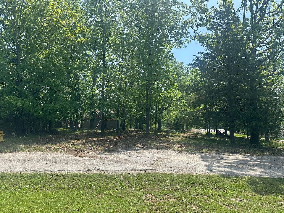 1st image of 129 Oak Circle Circle
