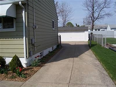 2nd image of 15504 Fayette Blvd