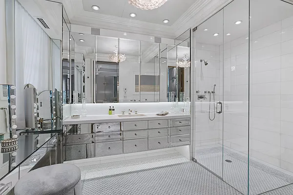 Sold by Warburg | media 10