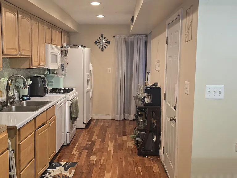 2236 Cambridge St — Photo 9