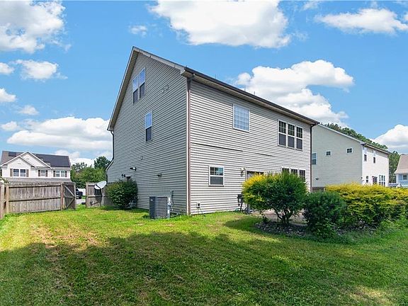 4th image of 220 Benthall Rd