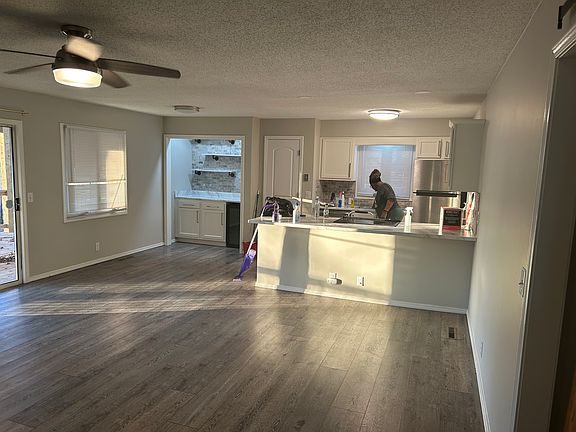 Kitchen with stove, dishwasher and Fridge(with deposit)
