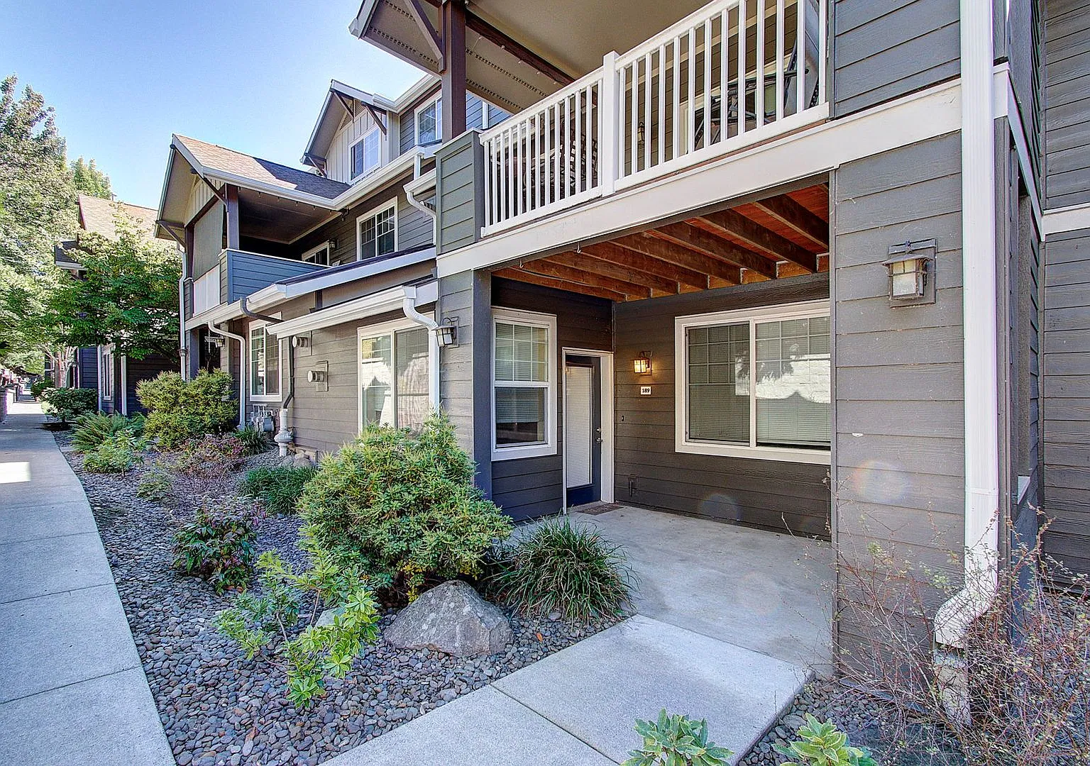 Cozy Ground Floor 1 bd, 1 ba - Avail. Now! — Photo 2