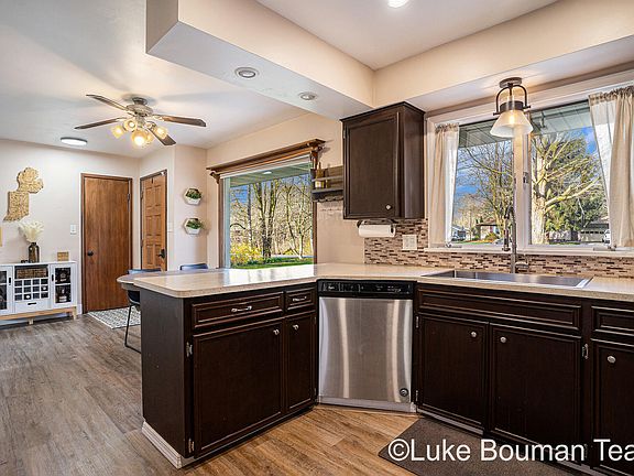 4th image of 121 Timberwood Ln