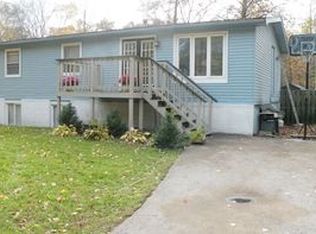 4255 N Maplecrest Dr, Sanford, MI 48657