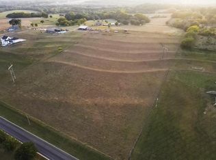 1700 Mannaseh St, Oak Grove, MO 64075