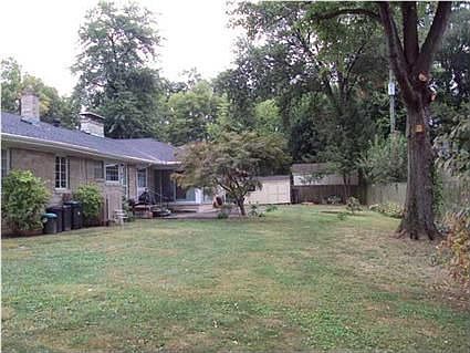 3rd image of 2215 Lincoln Ave