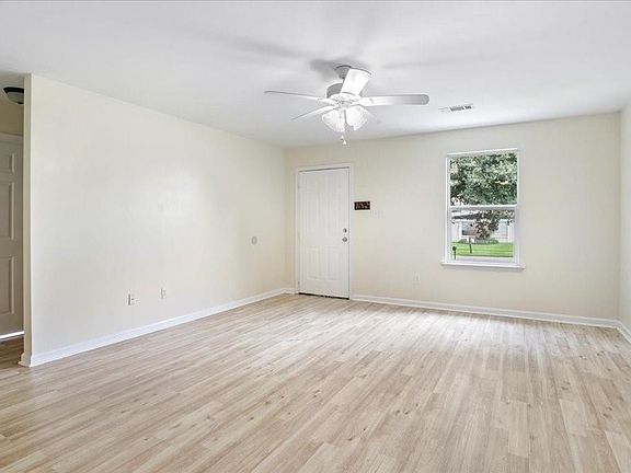 2nd image of 2904 Plaza Dr