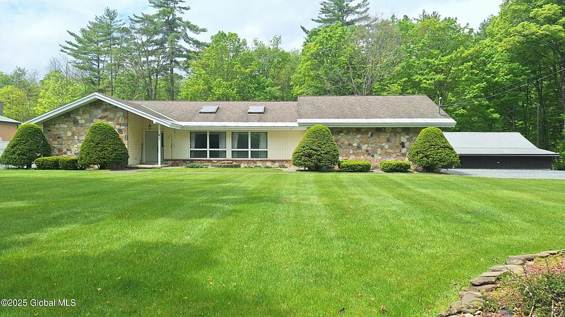 3rd image of 193 Hadlock Pond Road