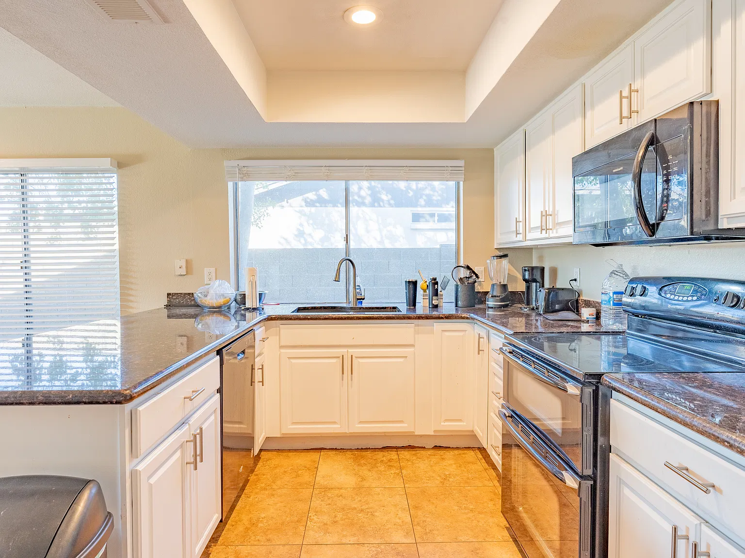 5 bed, 1614 sqft, $725 — Photo 3