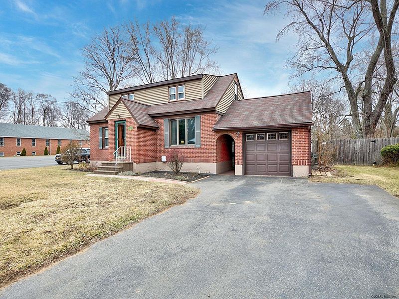 2nd image of 3015 E LYDIUS Street