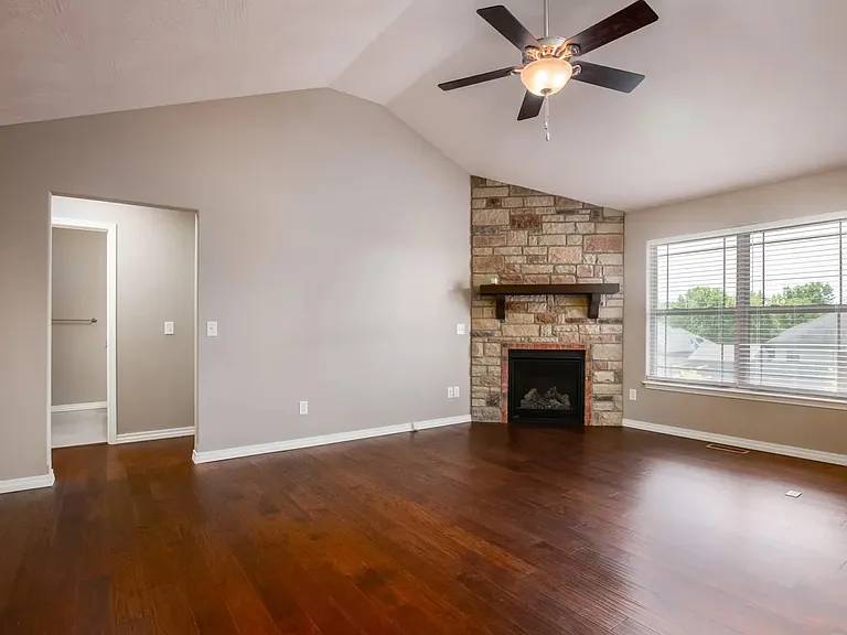 1064 E Lakota St — Photo 10
