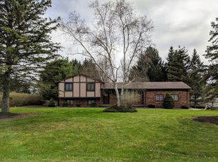 2743 Sun Terrace Dr, Hartland, MI