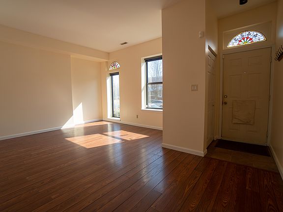 2nd image of 4423 Oakland Ave
