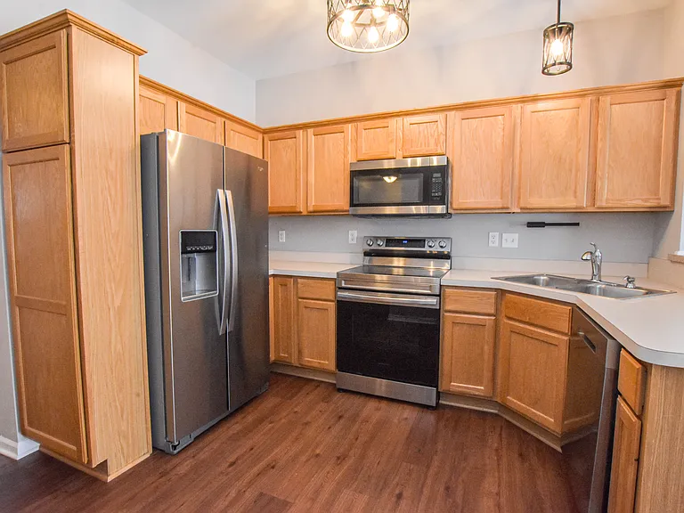2210 Knotty Pine Trl — Photo 2