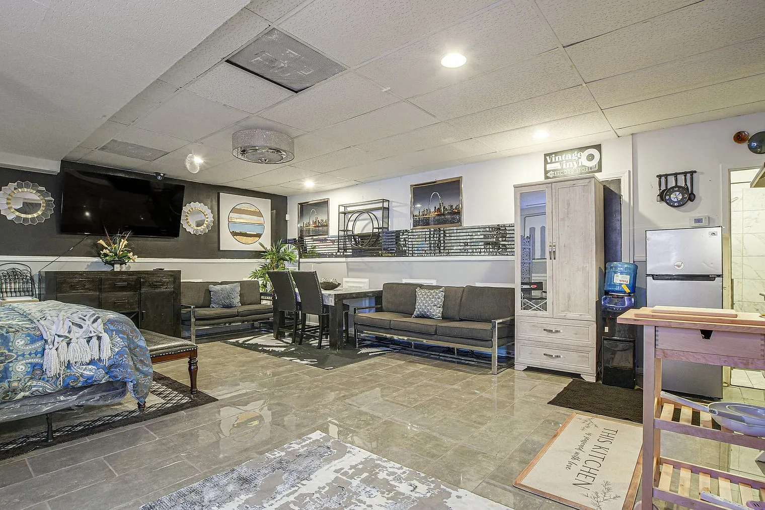 Studio, 1.0 bath, 990 sqft, $3,290 — Photo 2