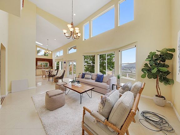 4th image of 13183 Avenida Grande