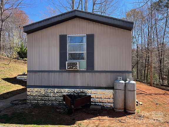 3rd image of 127 Squirrel Hollow Dr
