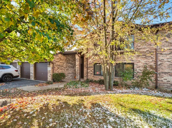 6282 Trinity Dr #1-B, Lisle, IL 60532