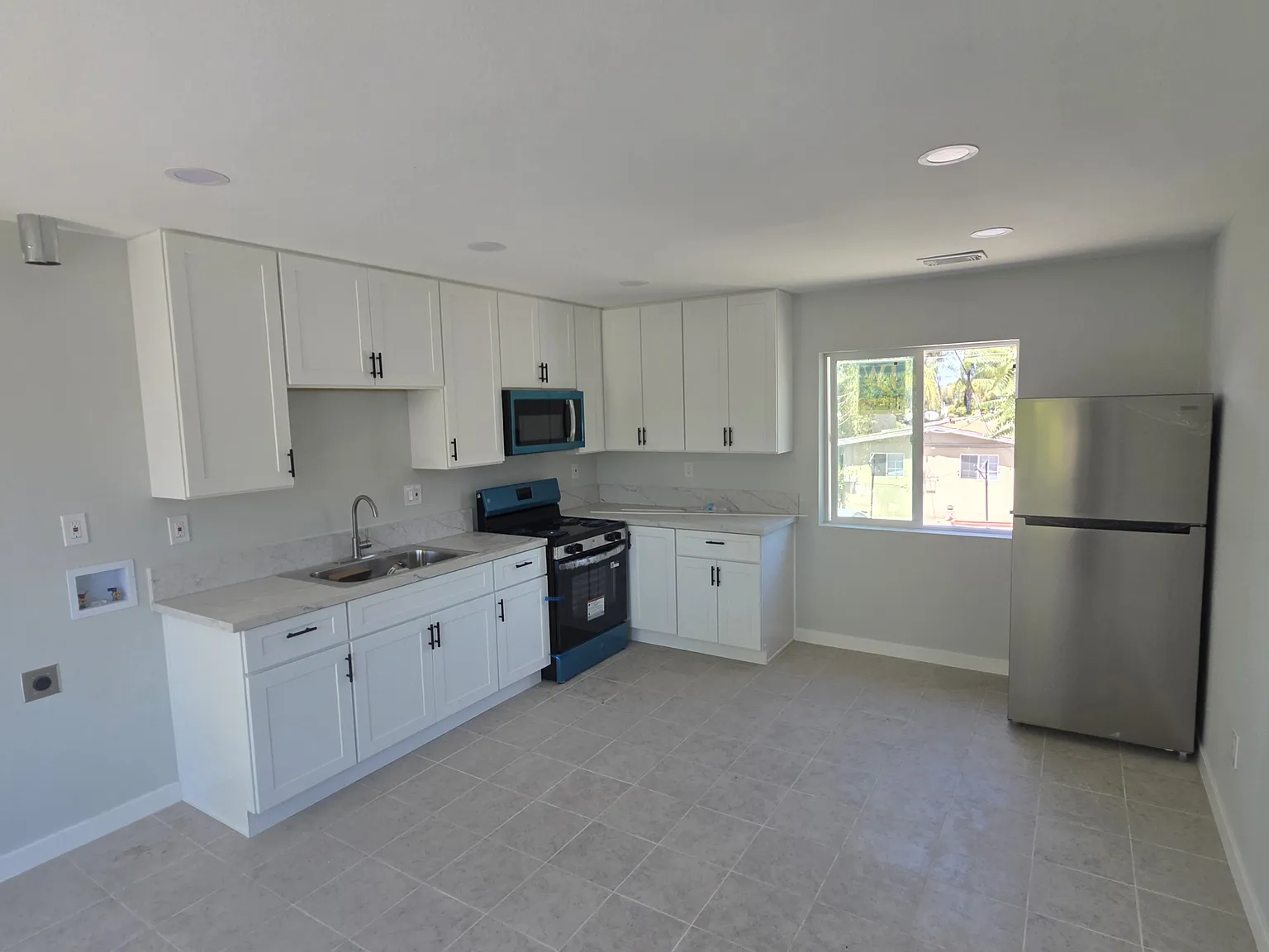 2 bed, 700 sqft, $2,800 — Photo 3