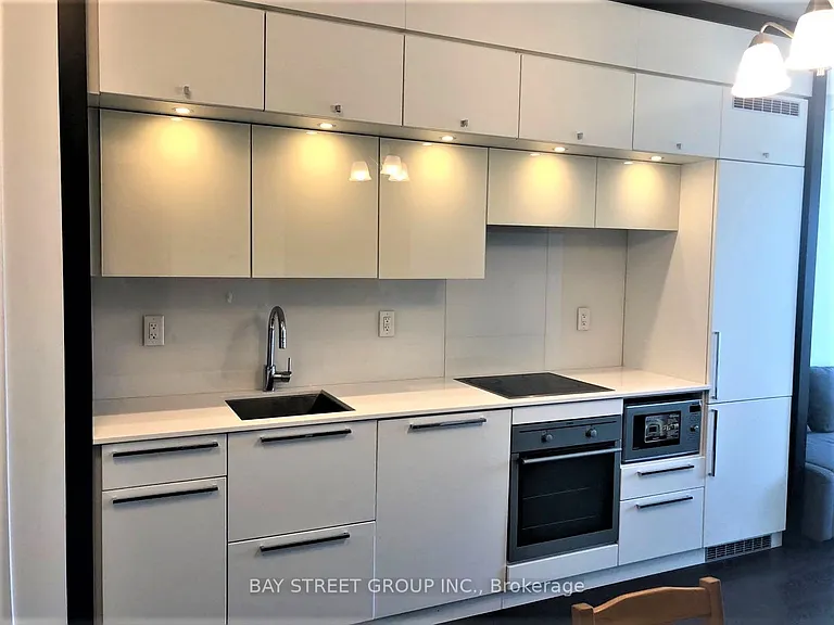 15 Grenville St #2511 — Photo 3