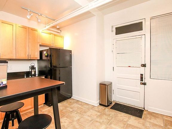 3rd image of 1623 W Grace St APT G
