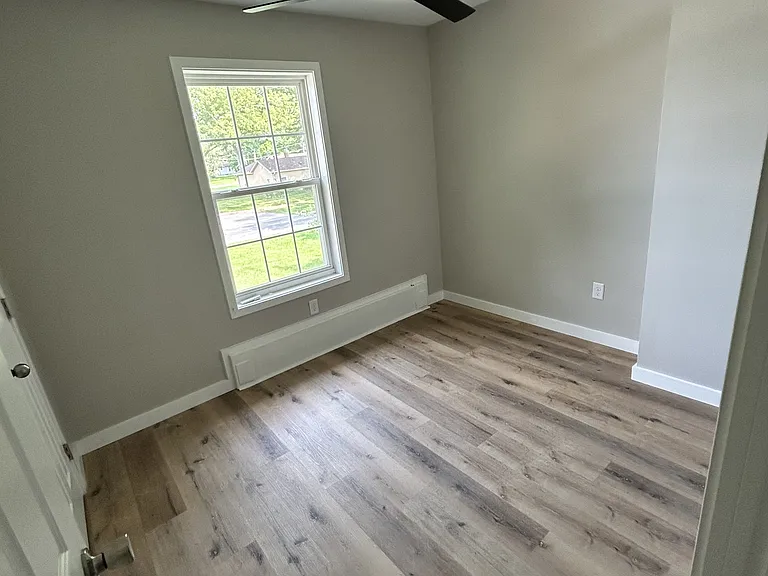 803 S Market St — Photo 5