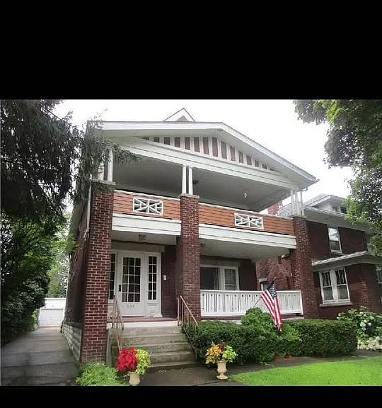 Parkway Dr — Photo 1